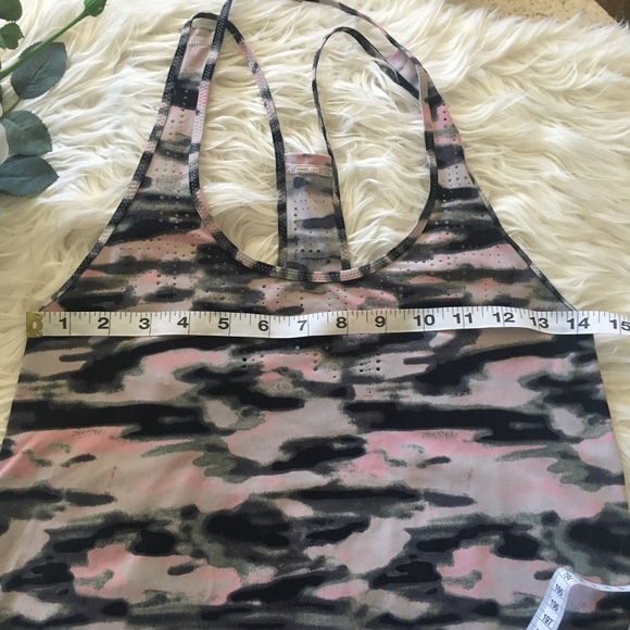 ❌SOLD❌Like New Lululemon Camo water bound singlet - Picture 8 of 8